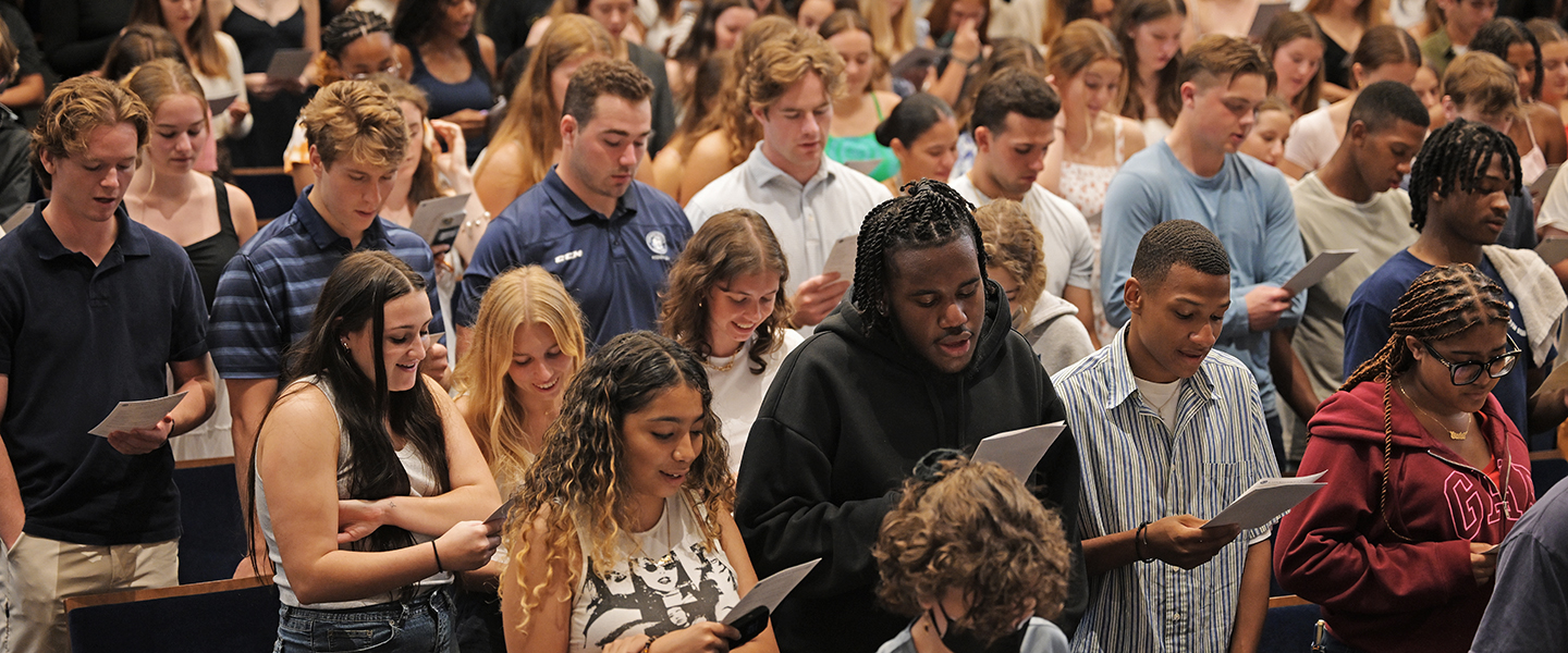 Students recite the honor code pledge at Convocation.